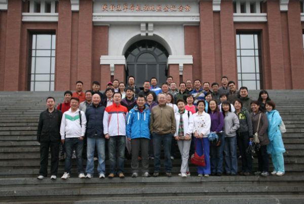 参观照金革命根据地纪念馆和薛家寨革命旧址